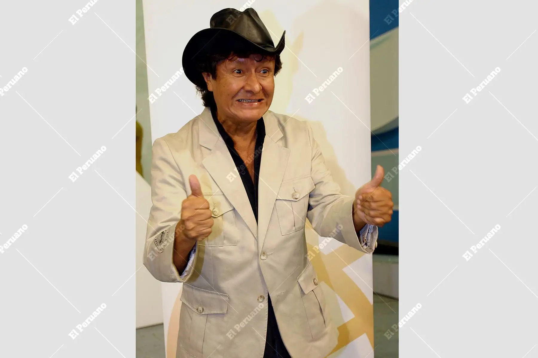 Lima - 12 abril 2007 / El actor Adolfo Chuiman posa en la presentación de la serie Así es la vida. 
Foto: Diario Oficial El Peruano / Alberto Orbegoso