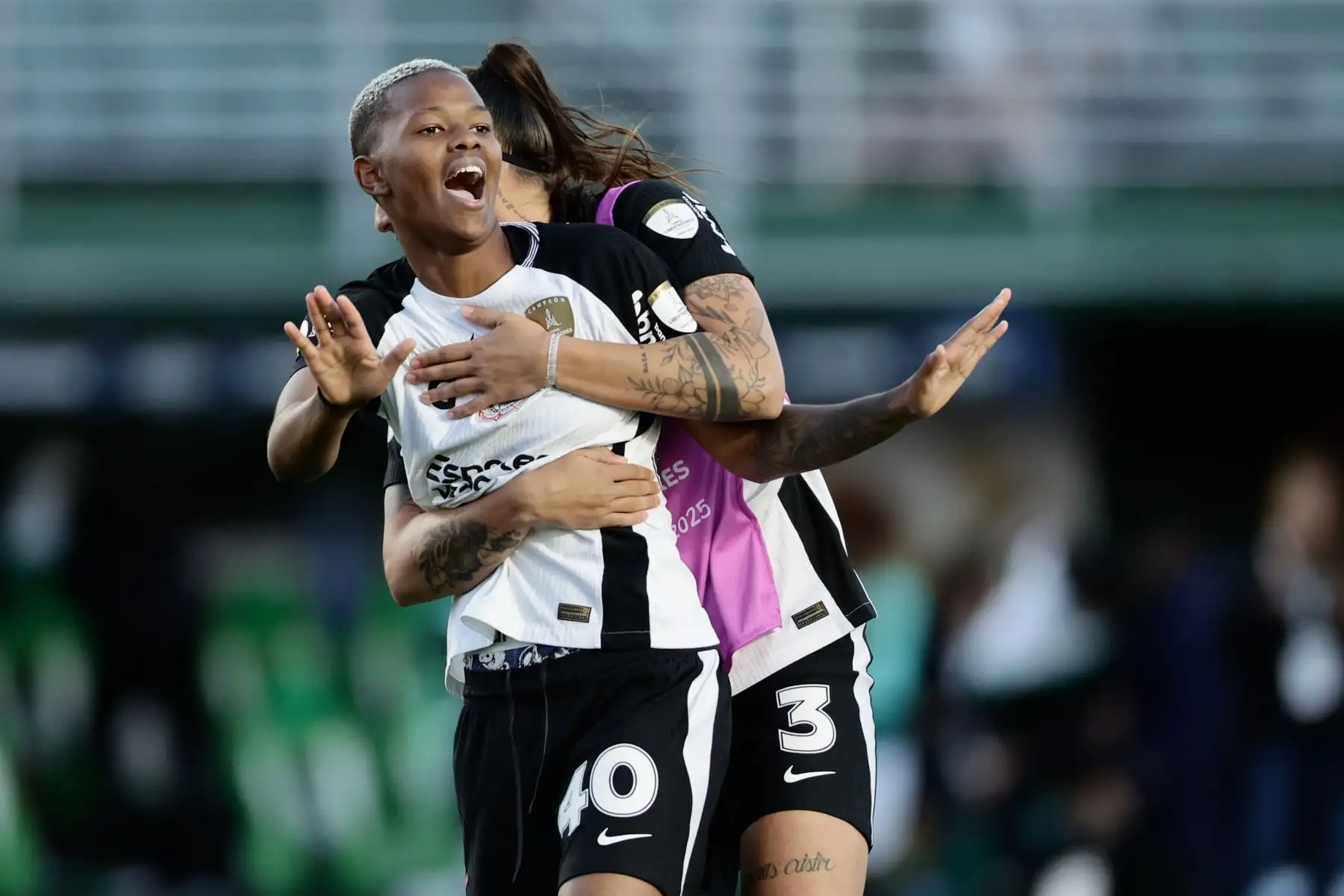Jhonson de Corinthians celebra un gol durante la serie de penales este sábado, en la final de la Copa Libertadores Femenina entre Corinthians y Deportivo Cali en el estadio Florencio Sola en Banfield (Argentina). Foto: ANDINA/EFE