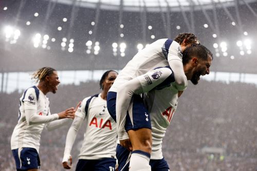 Partido de la Premier League inglesa entre el Tottenham Hotspur y el Aston Villa