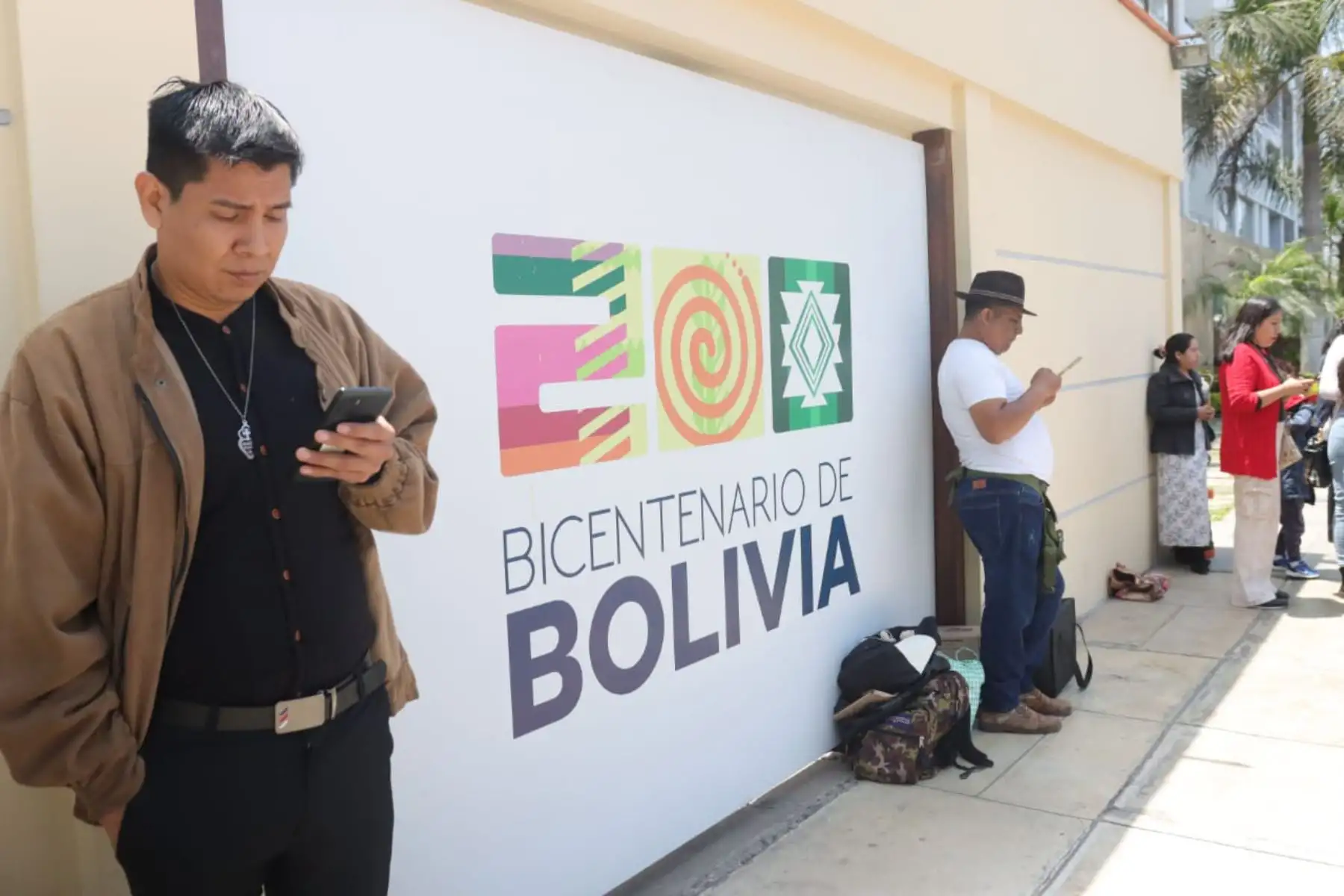 En el marco de la segunda vuelta de las Elecciones Presidenciales en Bolivia 2025, que enfrenta a los candidatos Rodrigo Paz y Jorge Quiroga, ciudadanos de ese país sufragan en la embajada de Bolivia en Perú. Foto : ANDINA / Lino Chipana Obregón.