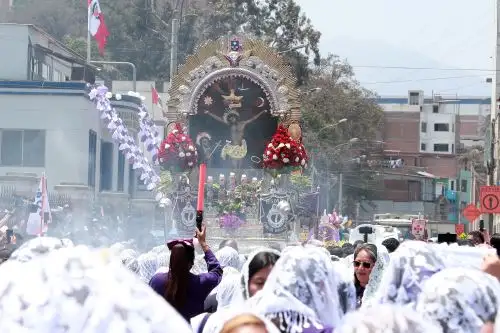 La imagen del Señor de los Milagros visitará las calles del Callao este domingo 26. Foto: ANDINA / Lino Chipana Obregón.