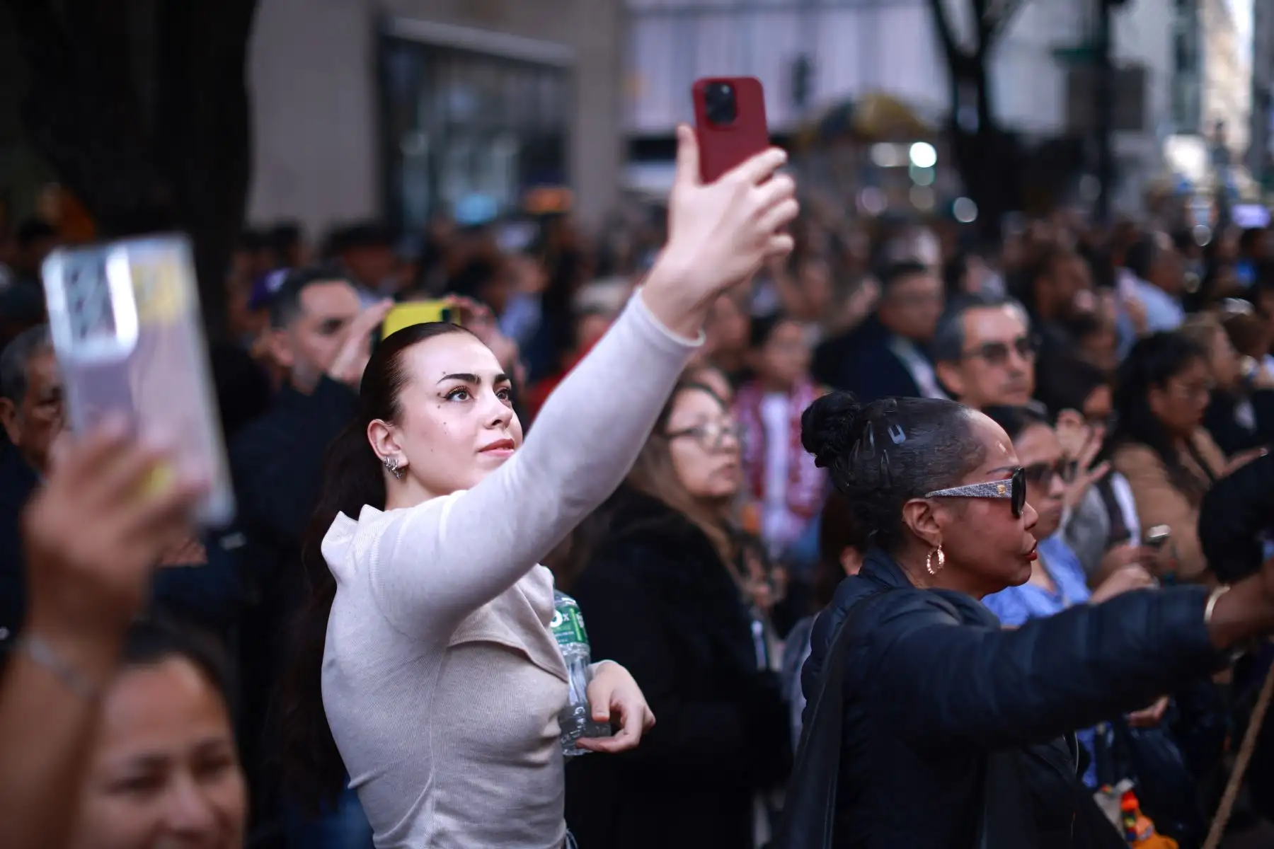Ciudadanos peruanos quienes representan a la Hermandad Señor de los Milagros Inc. Saint Patrick