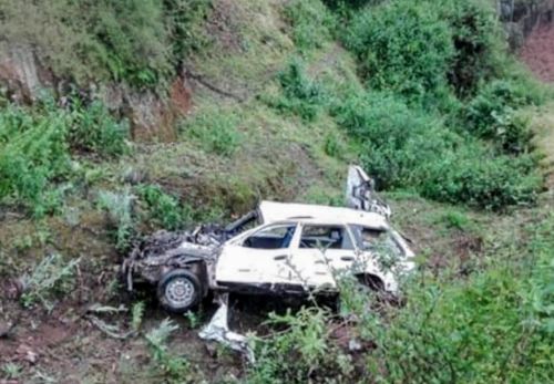 Los tres ocupantes de un automóvil fallecieron tras caer el vehículo a un abismo de más de 300 metros en la provincia de Calca, región Cusco. ANDINA/Difusión