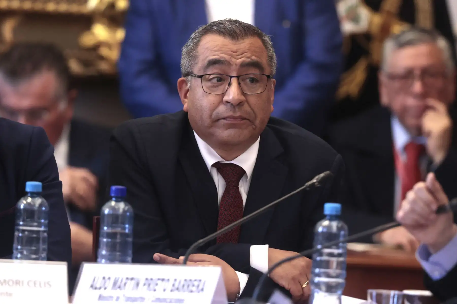 El Congreso de la República priorizará el proyecto de ley 12723/2025-CR, que propone medidas extraordinarias contra la extorsión y el sicariato en el transporte. En la IV Mesa de Trabajo participaron el ministro del Interior, Vicente Tiburcio, y el ministro de Transportes y Comunicaciones, Aldo Prieto, quienes respaldaron la iniciativa. Asiste también el ministro de Justicia y Derechos Humanos, Walter Martínez, en la formulación y aplicación de este proyecto. Foto: ANDINA/Vidal Tarqui