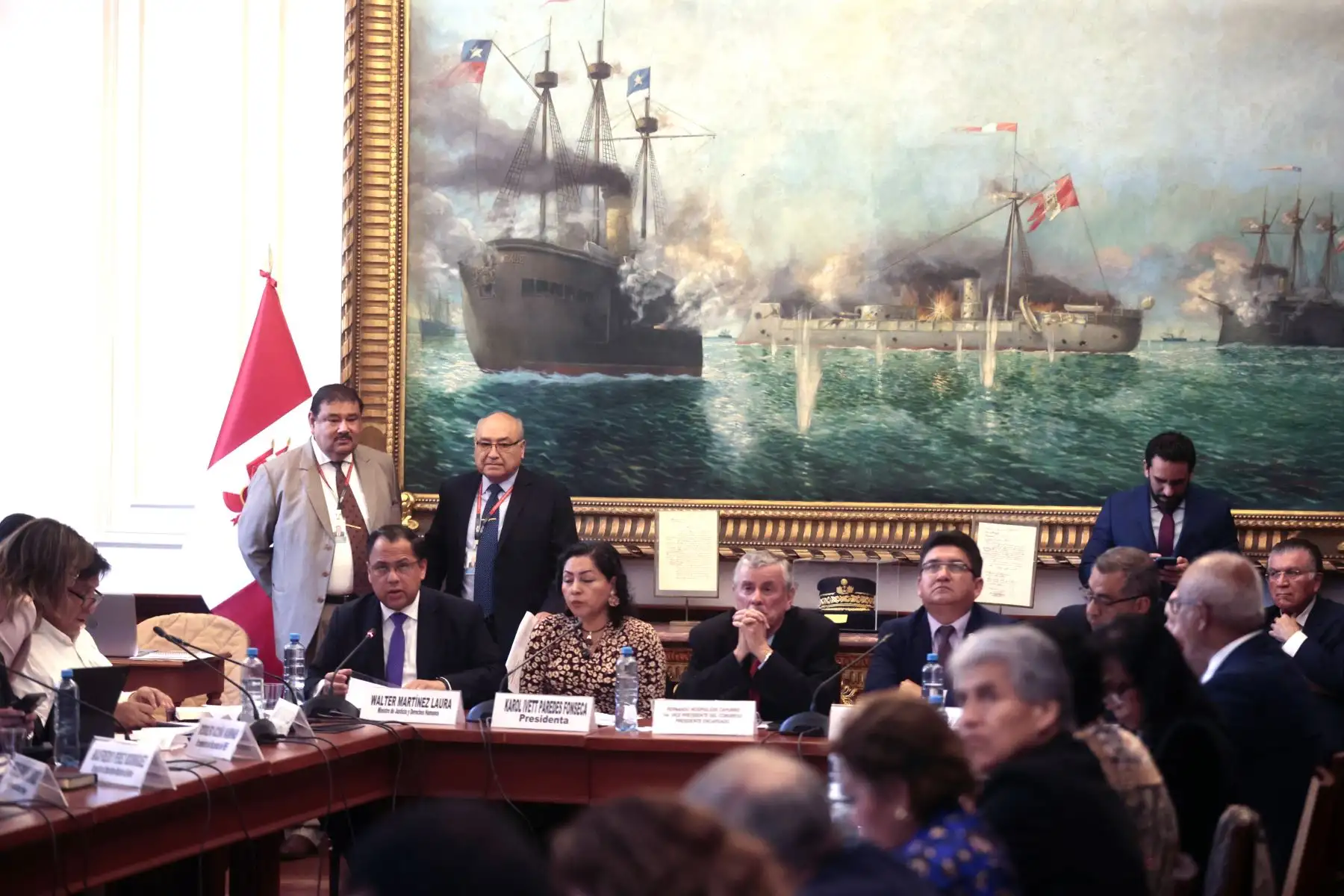 El Congreso de la República priorizará el proyecto de ley 12723/2025-CR, que propone medidas extraordinarias contra la extorsión y el sicariato en el transporte. En la IV Mesa de Trabajo participaron el ministro del Interior, Vicente Tiburcio, y el ministro de Transportes y Comunicaciones, Aldo Prieto, quienes respaldaron la iniciativa. Asiste también el ministro de Justicia y Derechos Humanos, Walter Martínez, en la formulación y aplicación de este proyecto. Foto: ANDINA/Vidal Tarqui