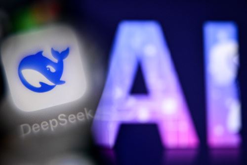 DeepSeek AI ha presentado DeepSeek-OCR , un enfoque innovador para comprimir contextos extensos mediante mapeo óptico 2D. Foto: AFP