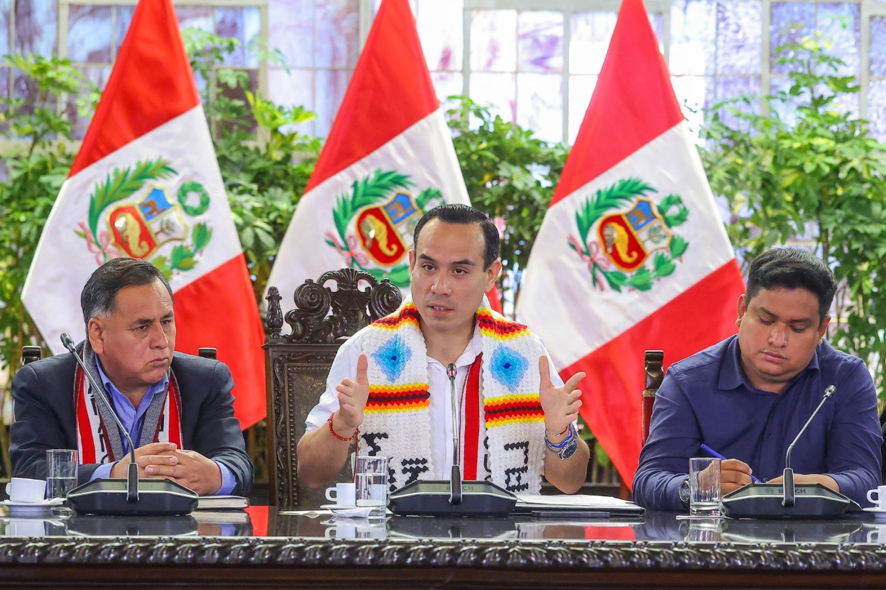 President of Peru Jose Jeri (in the center). ANDINA/Prensa Presidencia