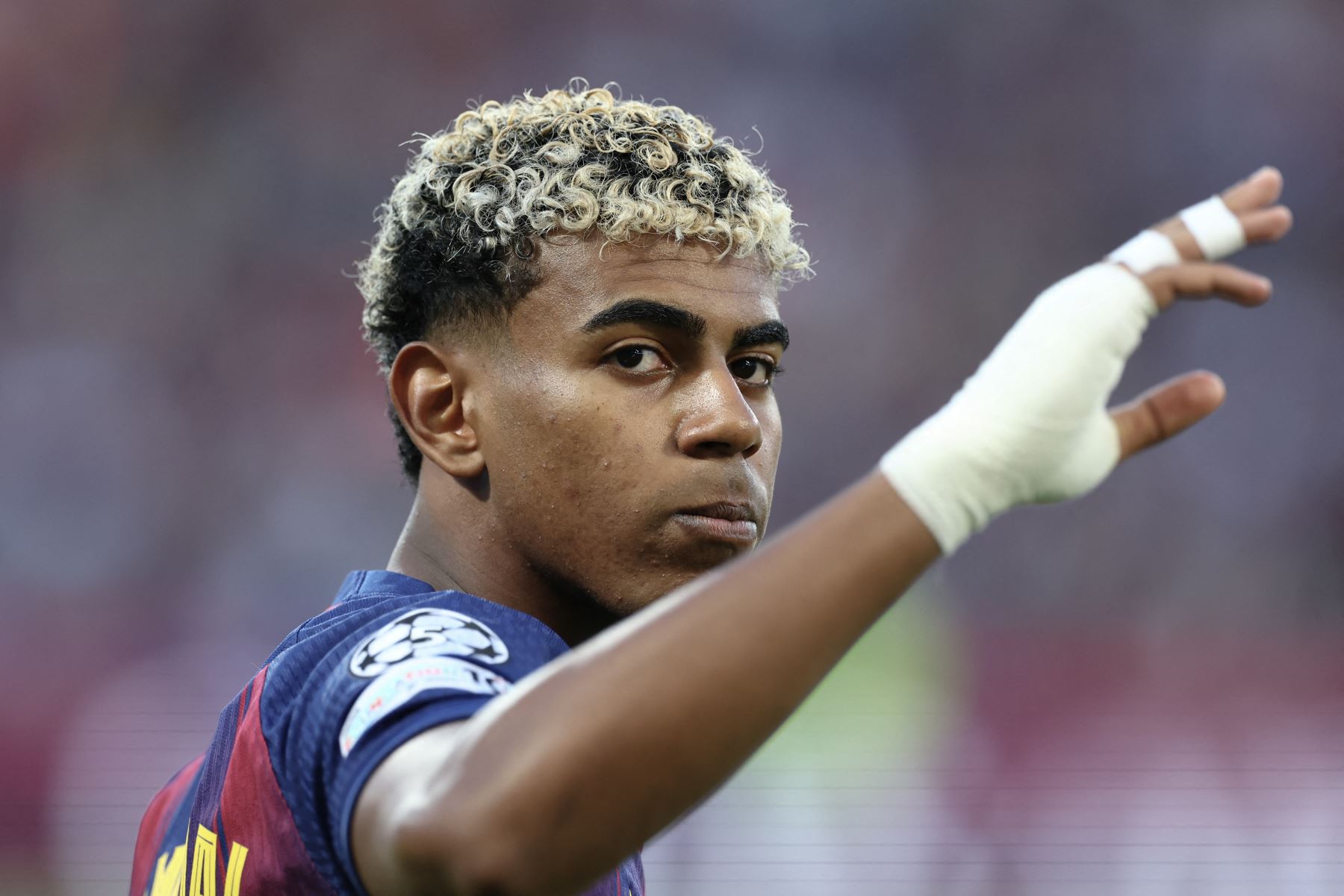 El delantero español del Barcelona, ​​Lamine Yamal, marca su tercer gol desde el punto de penalti durante el partido de la tercera jornada de la fase de liga de la UEFA Champions League entre el FC Barcelona y el Olympiakos FC en el Estadi Olimpic Lluis Companys en Barcelona el 21 de octubre de 2025. Foto: AFP