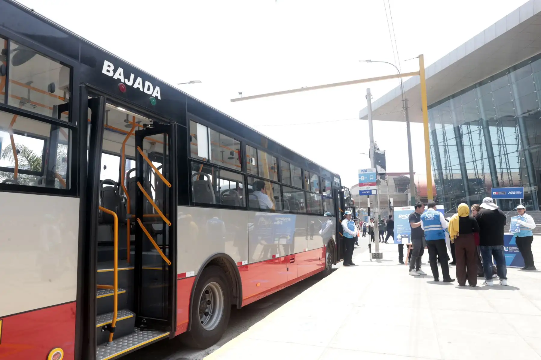 La Autoridad de Transporte Urbano para Lima y Callao (ATU) comunica el lanzamiento de las recargas virtuales con Plin en los corredores complementarios Rojo, Azul y Morado. 
Foto: ANDINA/Vidal Tarqui