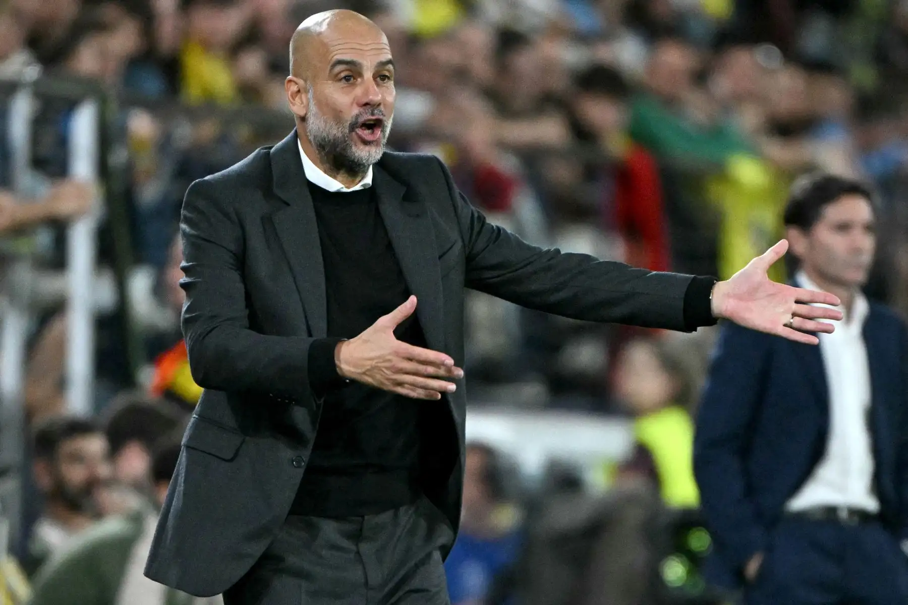 El entrenador español del Manchester City, Josep Guardiola, hace un gesto en la banda durante el partido de la tercera jornada de la fase de liga de la UEFA Champions League entre el Villarreal CF y el Manchester City en el Estadio La Cerámica en Vila-real.
Foto: AFP