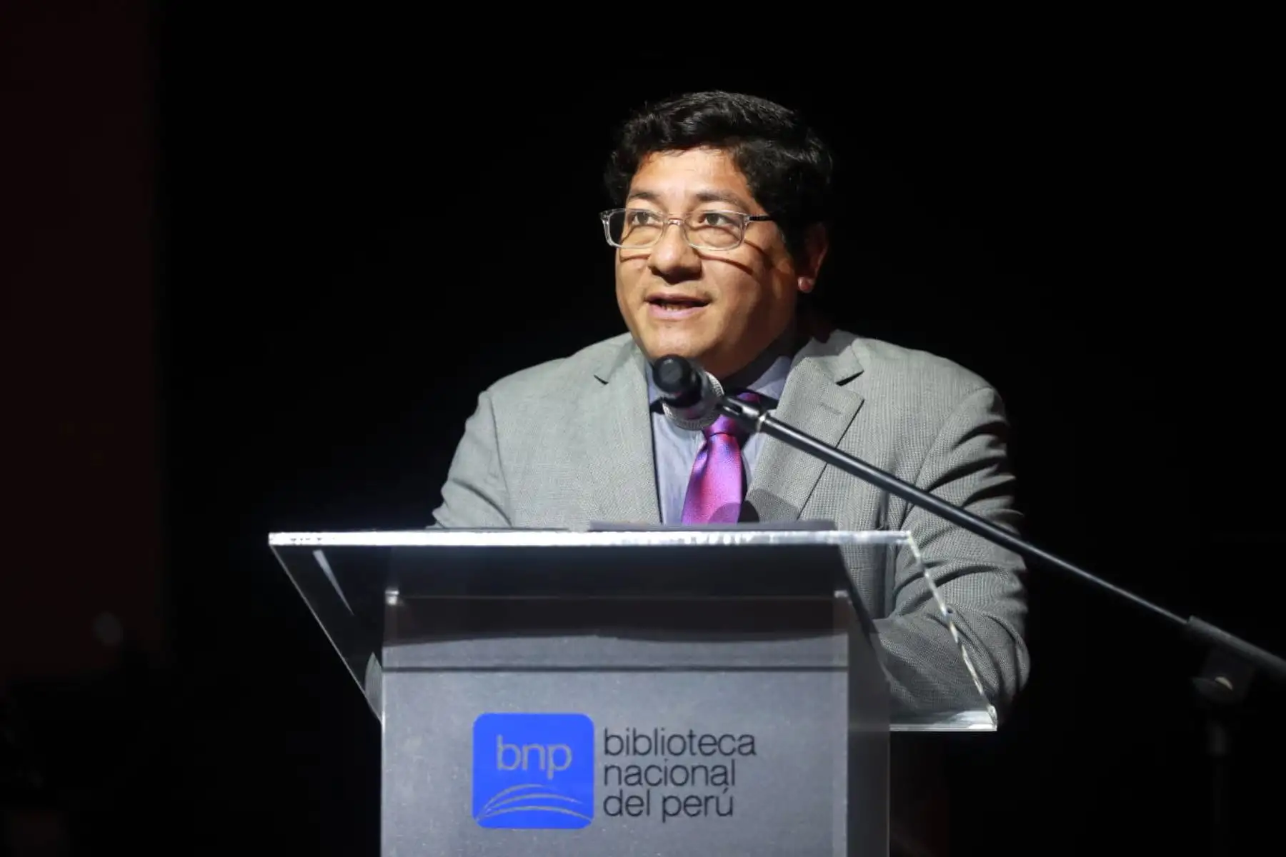 En la ceremonia se cuenta con la presencia del director de la Biblioteca Nacional del Perú, Juan Yangali Quintanilla.
Foto: ANDINA/Lino Chipana