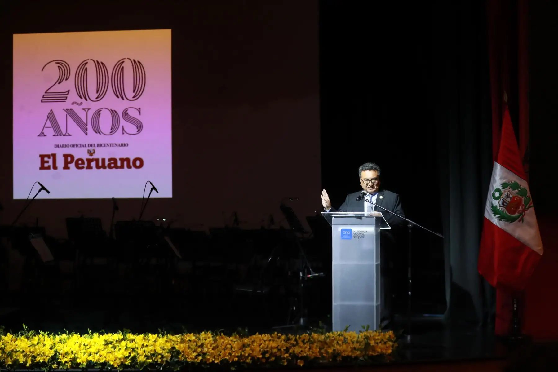 En el marco de las actividades por el bicentenario del Diario Oficial El Peruano, esta noche se desarrolla la ceremonia central en el Teatro Auditorio Mario Vargas Llosa de la Biblioteca Nacional, en el distrito de San Borja, con la participarán autoridades y trabajadores de la institución.
Foto: ANDINA/Lino Chipana