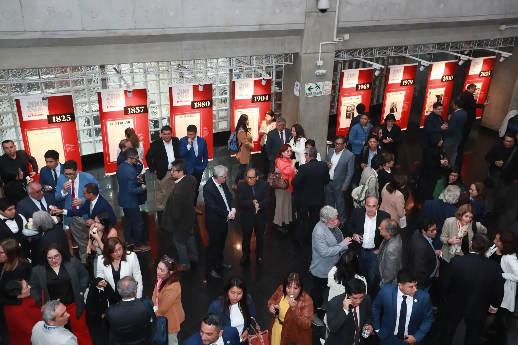En el marco de las actividades por el bicentenario del Diario Oficial El Peruano, esta noche se desarrolla la ceremonia central en el Teatro Auditorio Mario Vargas Llosa de la Biblioteca Nacional, en el distrito de San Borja, con la participarán autoridades y trabajadores de la institución.
Foto: ANDINA/Lino Chipana