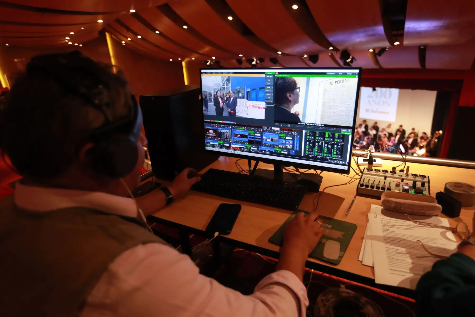 En el marco de las actividades por el bicentenario del Diario Oficial El Peruano, esta noche se desarrolla la ceremonia central en el Teatro Auditorio Mario Vargas Llosa de la Biblioteca Nacional, en el distrito de San Borja, con la participarán autoridades y trabajadores de la institución.
Foto: ANDINA/Lino Chipana