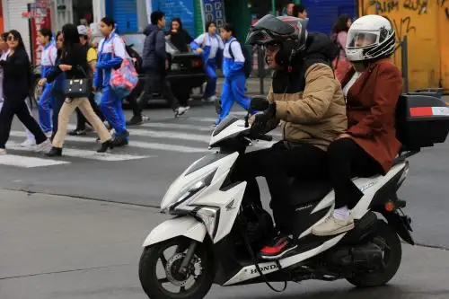 Coronel PNP pide a población hacer su parte y respetar las medidas para frenar la criminalidad, como evitar viajar dos personas en una misma moto. Foto:  ANDINA/Héctor Vinces