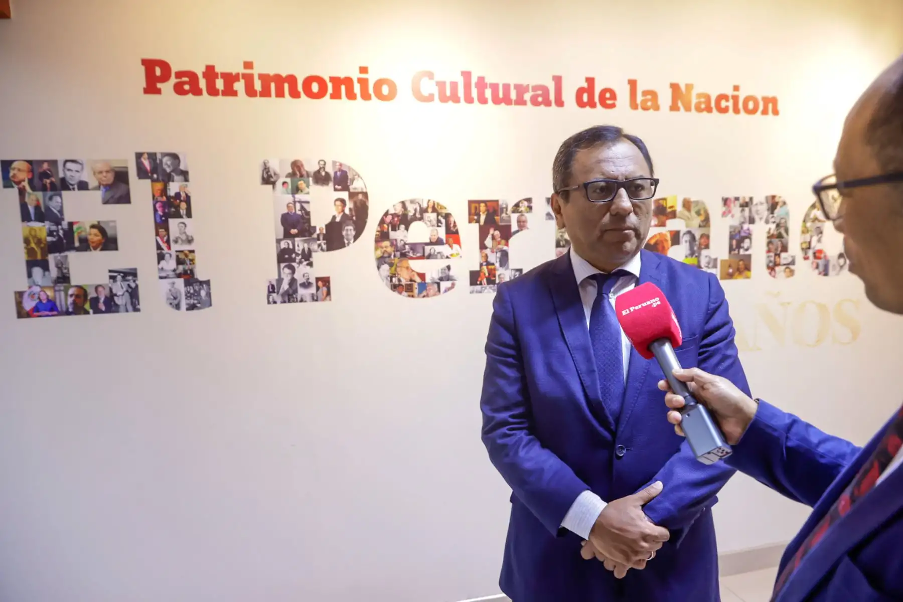 La Embajada de los Estados Unidos en el Perú y el Diario Oficial El Peruano premiaron a Melanie Mendoza del Castillo, ganadora del concurso nacional “La Crónica del Bicentenario”, con su crónica “Cuando una carta sembró una alianza”. El texto narra el Pachamama Project, una iniciativa que busca potenciar el talento de niños en zonas rurales. La ceremonia estuvo presidida por el director de Medios Periodísticos y el gerente general de Editora Perú. Foto: ANDINA/Luis Iparraguirre