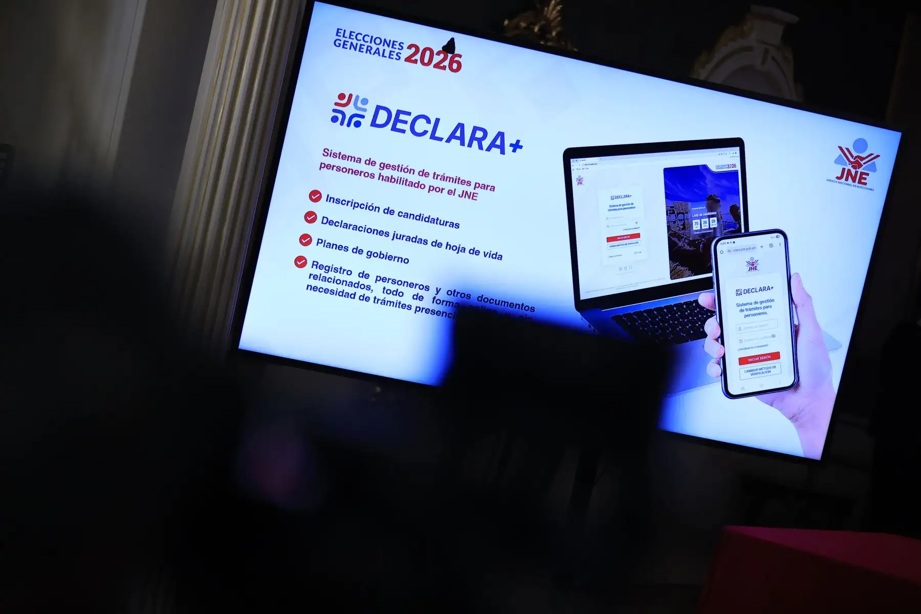El presidente del Jurado Nacional de Elecciones (JNE), Roberto Burneo Bermejo, junto con los miembros del Pleno del JNE, durante la conferencia de prensa en la que abordan asuntos relacionados con las Elecciones Generales 2026 y las acciones que la institución desarrolla para fortalecer sus funciones constitucionales. Foto: ANDINA/ Jhonel Rodríguez
