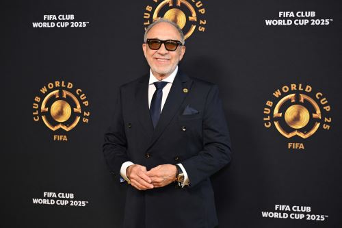 El músico y productor cubano-estadounidense Emilio Estefan posa a su llegada para el partido final de la Copa Mundial de Clubes de la FIFA 2025, en East Rutherford, Nueva Jersey. Foto: AFP/Archivo