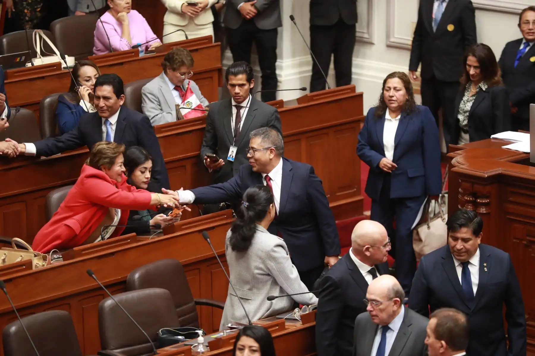Presidente del Consejo de ministros, Ernesto Julio Álvarez Miranda, se presenta al Pleno del Congreso, acompañado de su gabinete ministerial, con el objetivo de exponer y debatir ante la representación nacional, la política general del gobierno y las principales medidas que requiere su gestión.
Pleno del Congreso dela República.
Foto:ANDINA / Lino Chipana Obregón