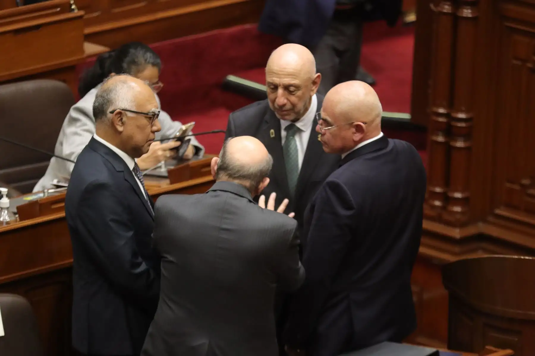 Presidente del Consejo de ministros, Ernesto Julio Álvarez Miranda, se presenta al Pleno del Congreso, acompañado de su gabinete ministerial, con el objetivo de exponer y debatir ante la representación nacional, la política general del gobierno y las principales medidas que requiere su gestión.
Pleno del Congreso de la República.
Foto:ANDINA / Lino Chipana Obregón.