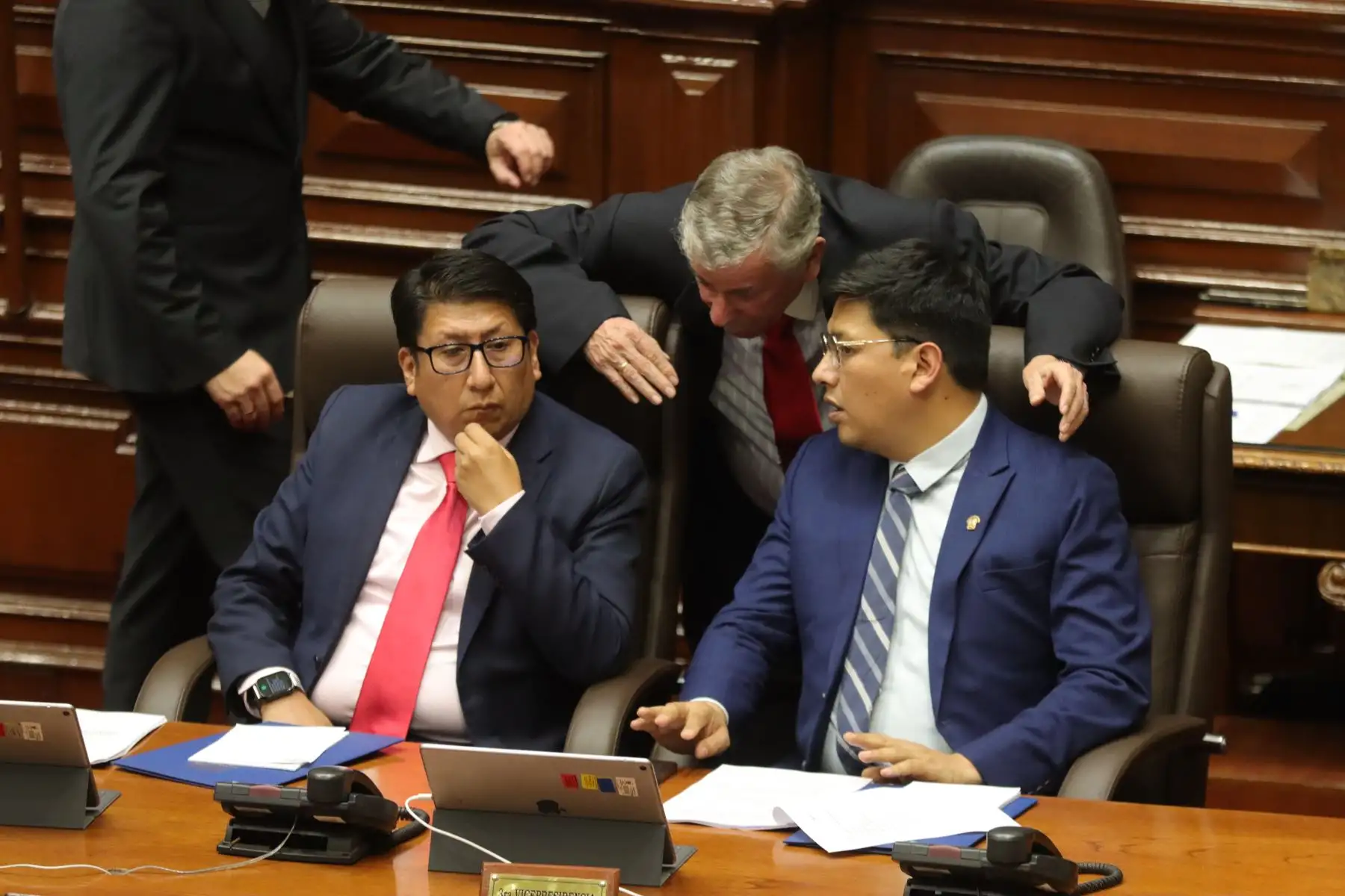 Presidente del Consejo de ministros, Ernesto Julio Álvarez Miranda, se presenta al Pleno del Congreso, acompañado de su gabinete ministerial, con el objetivo de exponer y debatir ante la representación nacional, la política general del gobierno y las principales medidas que requiere su gestión.
Pleno del Congreso de la República.
Foto:ANDINA / Lino Chipana Obregón.