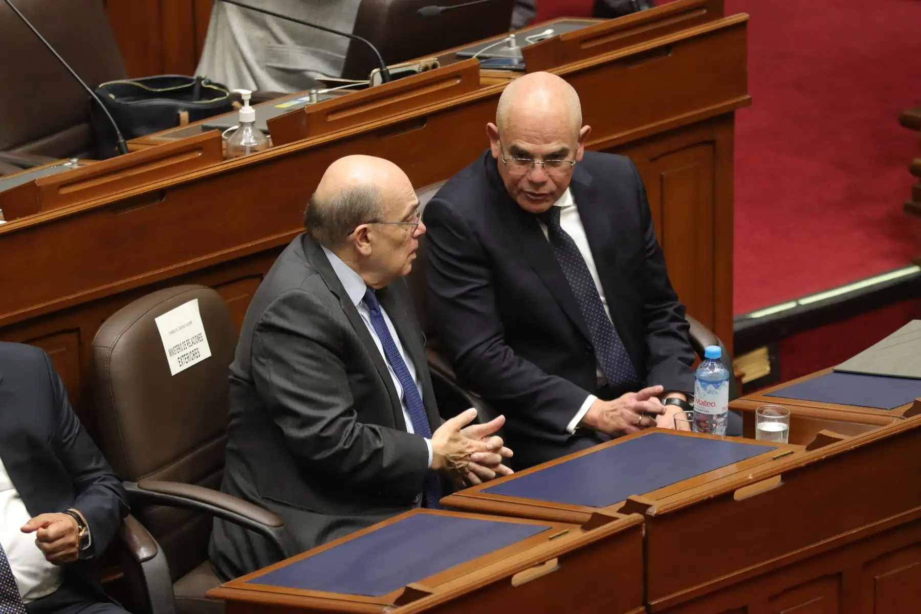 Presidente del Consejo de ministros, Ernesto Julio Álvarez Miranda, se presenta al Pleno del Congreso, acompañado de su gabinete ministerial, con el objetivo de exponer y debatir ante la representación nacional, la política general del gobierno y las principales medidas que requiere su gestión.
Pleno del Congreso de la República.
Foto:ANDINA / Lino Chipana Obregón.