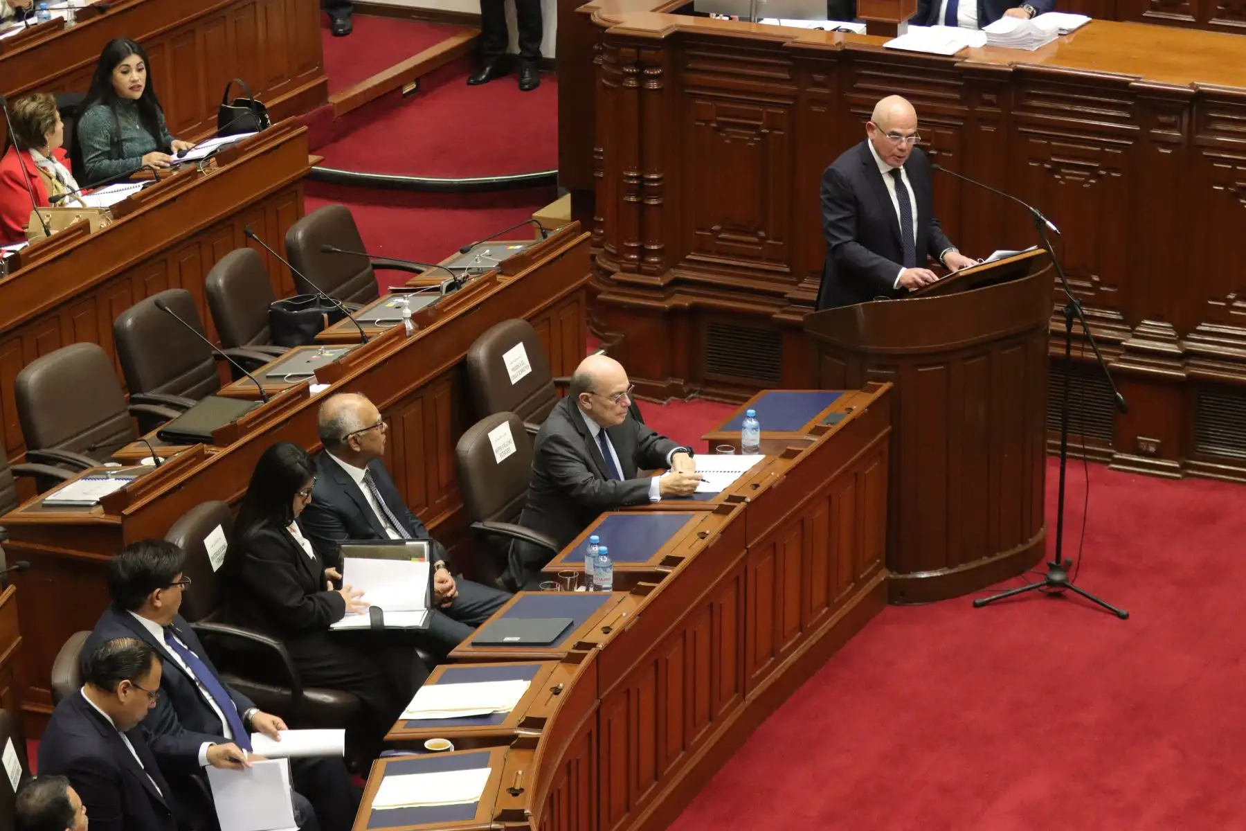Presidente del Consejo de ministros, Ernesto Julio Álvarez Miranda, se presenta al Pleno del Congreso, acompañado de su gabinete ministerial, con el objetivo de exponer y debatir ante la representación nacional, la política general del gobierno y las principales medidas que requiere su gestión.
Pleno del Congreso de la República.
Foto:ANDINA / Lino Chipana Obregón.