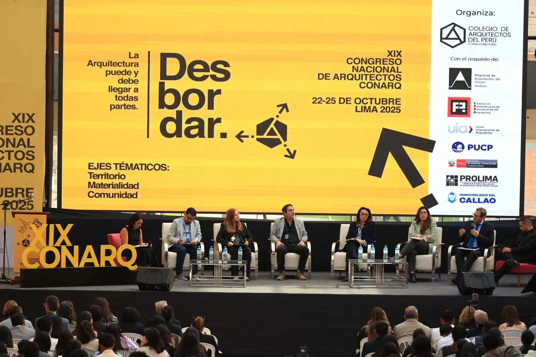 El Colegio de Arquitectos del Perú inaugura el XIX Congreso Nacional de Arquitectos en la PUCP.  En el evento participan el viceministro de Vivienda, Arq. David Ramos, la decana nacional CAP, Arq. Lourdes Giusti; el decano de la Fac. de Arquitectura PUCP, Arq. Paulo Dam y además los representantes de la Federación Panamericana de Asociaciones de Arquitectos (FPAA), quienes realizan un Foro sobre los concursos de arquitectura y la vivienda social.
Foto: ANDINA/Jhonel Rodríguez Robles