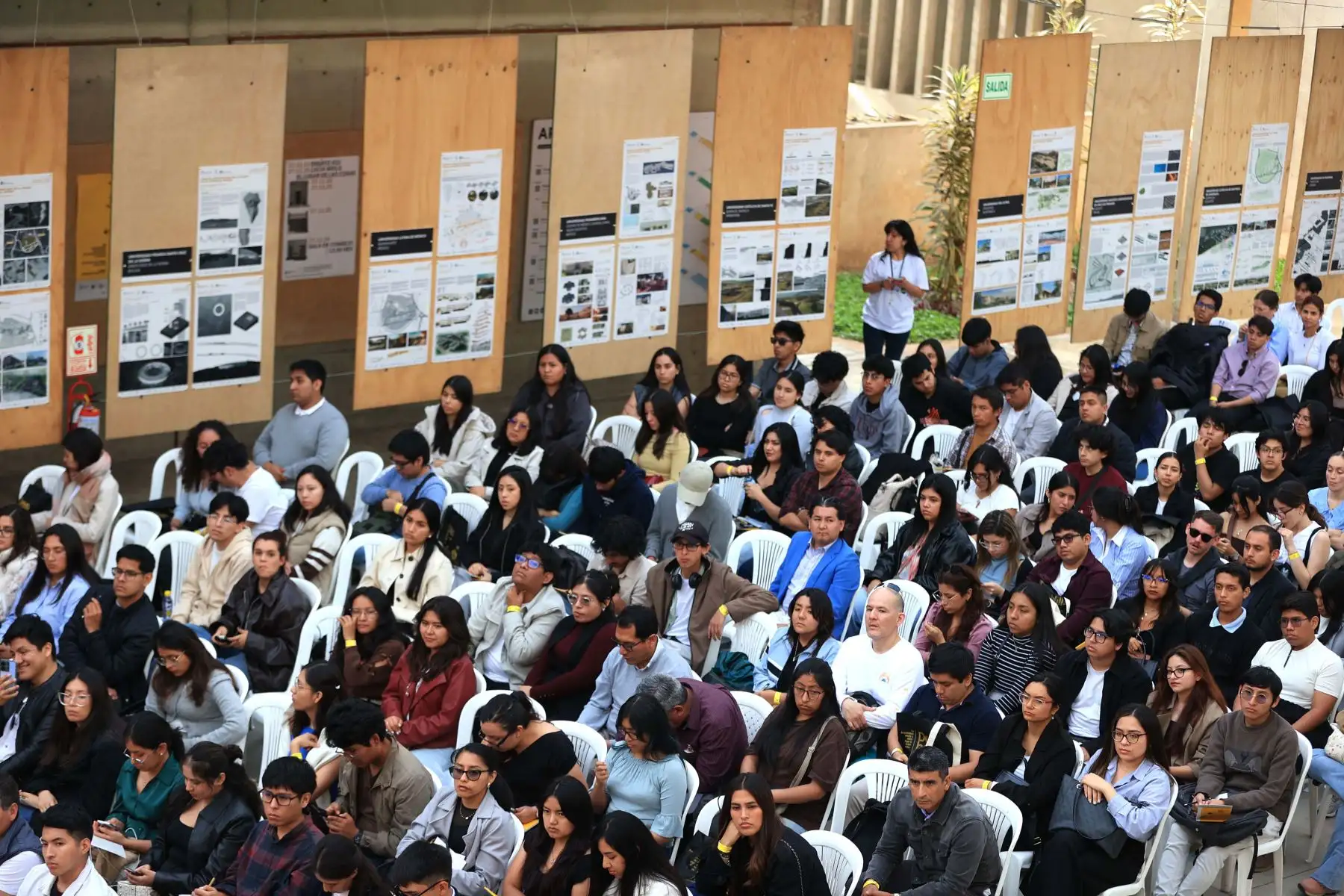 El Colegio de Arquitectos del Perú inaugura el XIX Congreso Nacional de Arquitectos en la PUCP.  En el evento participan el viceministro de Vivienda, Arq. David Ramos, la decana nacional CAP, Arq. Lourdes Giusti; el decano de la Fac. de Arquitectura PUCP, Arq. Paulo Dam y además los representantes de la Federación Panamericana de Asociaciones de Arquitectos (FPAA), quienes realizan un Foro sobre los concursos de arquitectura y la vivienda social.
Foto: ANDINA/Jhonel Rodríguez Robles