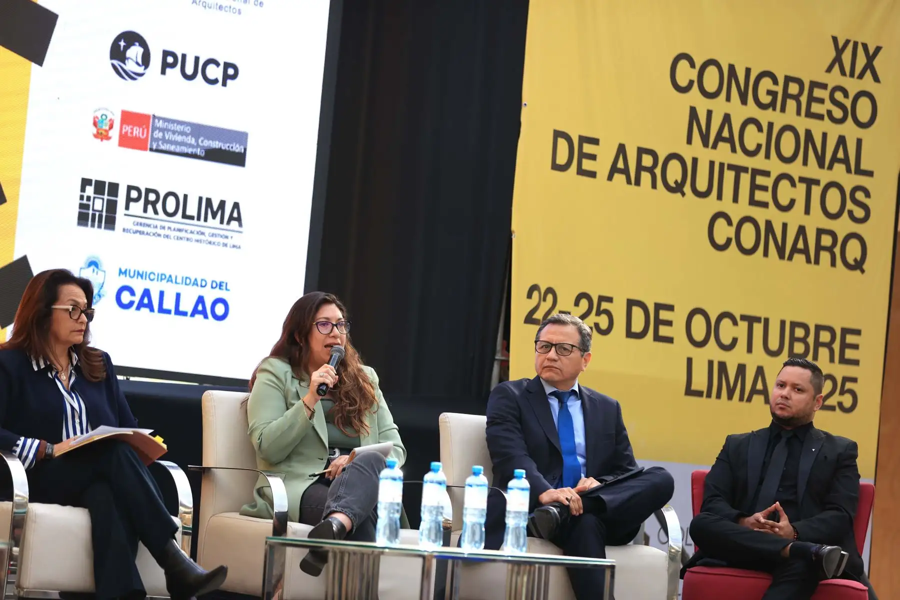 El Colegio de Arquitectos del Perú inaugura el XIX Congreso Nacional de Arquitectos en la PUCP.  En el evento participan el viceministro de Vivienda, Arq. David Ramos, la decana nacional CAP, Arq. Lourdes Giusti; el decano de la Fac. de Arquitectura PUCP, Arq. Paulo Dam y además los representantes de la Federación Panamericana de Asociaciones de Arquitectos (FPAA), quienes realizan un Foro sobre los concursos de arquitectura y la vivienda social.
Foto: ANDINA/Jhonel Rodríguez Robles