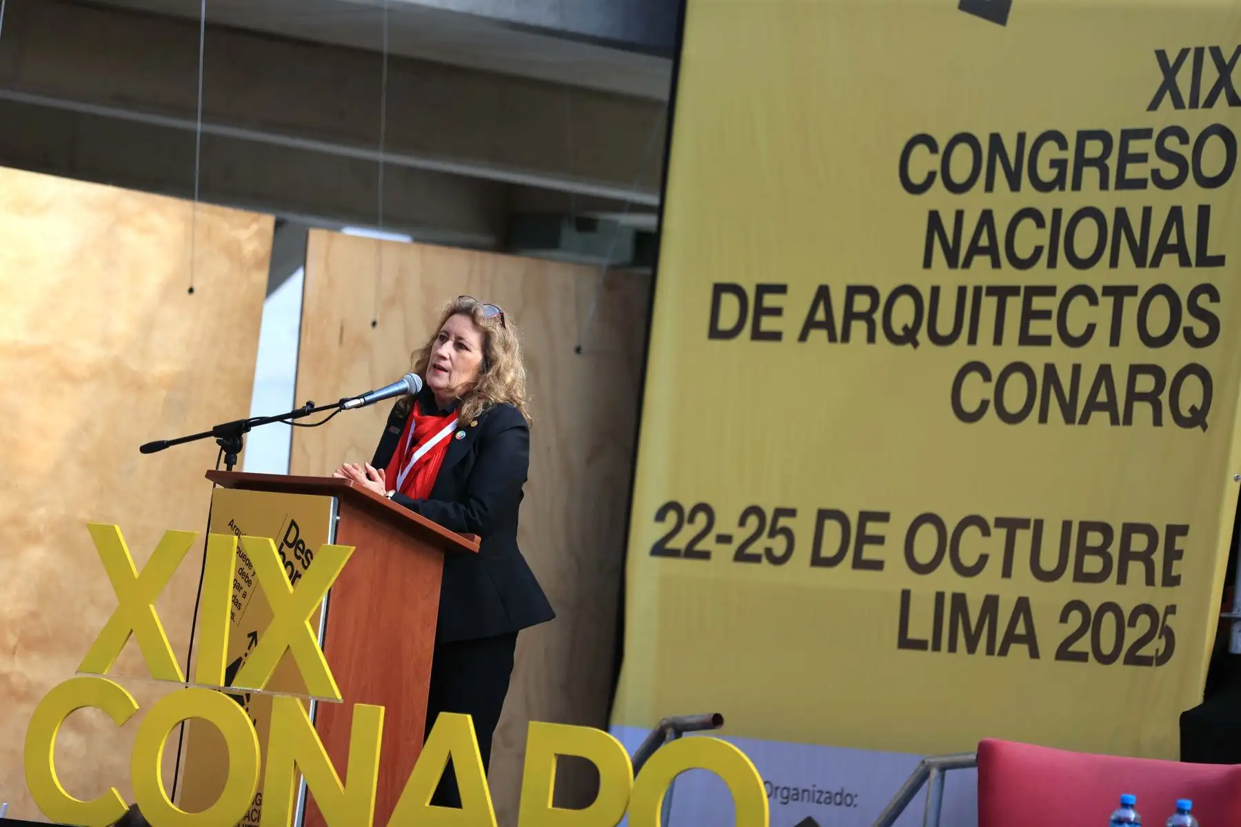 El Colegio de Arquitectos del Perú inaugura el XIX Congreso Nacional de Arquitectos en la PUCP.  En el evento participan el viceministro de Vivienda, Arq. David Ramos, la decana nacional CAP, Arq. Lourdes Giusti; el decano de la Fac. de Arquitectura PUCP, Arq. Paulo Dam y además los representantes de la Federación Panamericana de Asociaciones de Arquitectos (FPAA), quienes realizan un Foro sobre los concursos de arquitectura y la vivienda social.
Foto: ANDINA/Jhonel Rodríguez Robles