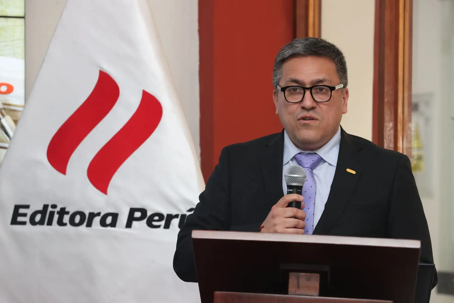 Lanzamiento de la estampilla conmemorativa por el bicentenario del diario oficial El Peruano realizado en las instalaciones de Editora Perú y donde participaron el gerente general de Editora Perú, Omar Tagle Mendoza, Alexander Infantes, gerente general de Serpost, Hugo Aguirre, presidente de directorio de Editora Perú y Félix Paz, Director de Medios Periodísticos.

Foto:ANDINA / Juan Carlos Guzmán Negrini