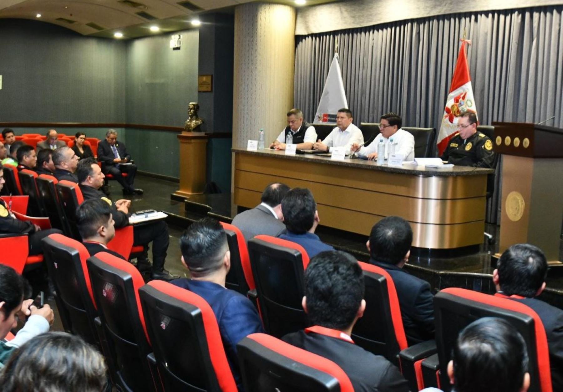 "El Mininter y la Policía del Perú estamos plenamente comprometidos con dotar de tecnología a nuestras fuerzas policiales. La lucha contra el delito exige modernidad e inteligencia; por eso, estamos cerrando las brechas tecnológicas que por años han limitado la capacidad operativa", manifestó el ministro. 