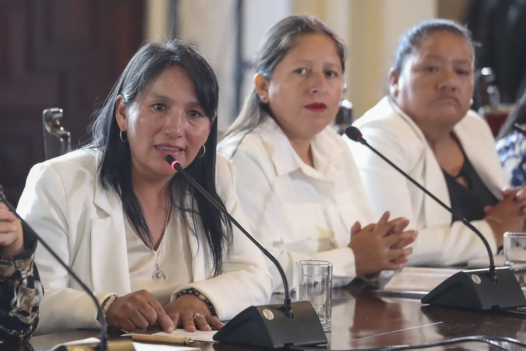 Gobierno y alcaldesas unidos por la gobernabilidad y la reconciliación nacional! En una reunión de trabajo, liderada por el presidente José Jerí Oré, la Asociación de Alcaldesas del Perú ratificó la apertura del Ejecutivo al diálogo como una herramienta que permite el desarrollo de la población y el apoyo incondicional recibido ante sus necesidades.  Foto: ANDINA/Prensa Presidencia