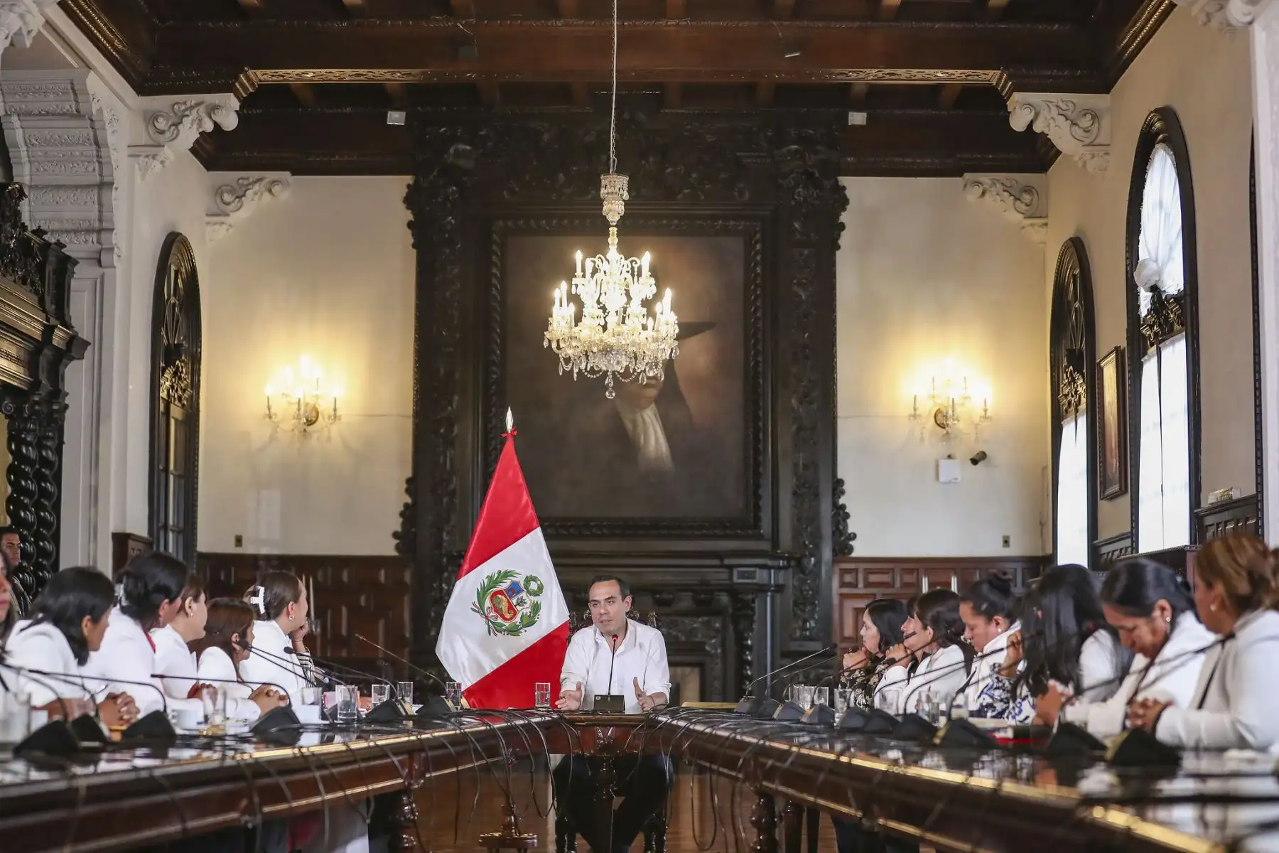 Gobierno y alcaldesas unidos por la gobernabilidad y la reconciliación nacional! En una reunión de trabajo, liderada por el presidente José Jerí Oré, la Asociación de Alcaldesas del Perú ratificó la apertura del Ejecutivo al diálogo como una herramienta que permite el desarrollo de la población y el apoyo incondicional recibido ante sus necesidades.  Foto: ANDINA/Prensa Presidencia