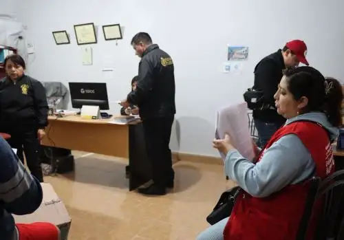 Fiscales y policías de Ayacucho allanaron diversos inmuebles, entre ellos la sede de la Municipalidad Provincial de La Mar para determinar la existencia de una presunta organización criminal que operaba en dicha comuna. ANDINA/Difusión