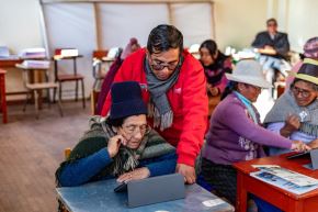 Adultos mayores aprenden a leer, escribir y realizar operaciones matemáticas básicas con innovador proyecto del Midis y la Fundación Dispurse. Foto: ANDINA/Difusión
