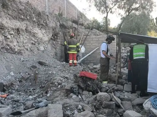 Así quedó la vivienda que sufrió el derrumbe de una pared. El suceso causó la muerte de dos personas y dejó heridas a otras cinco. ANDINA/Difusión