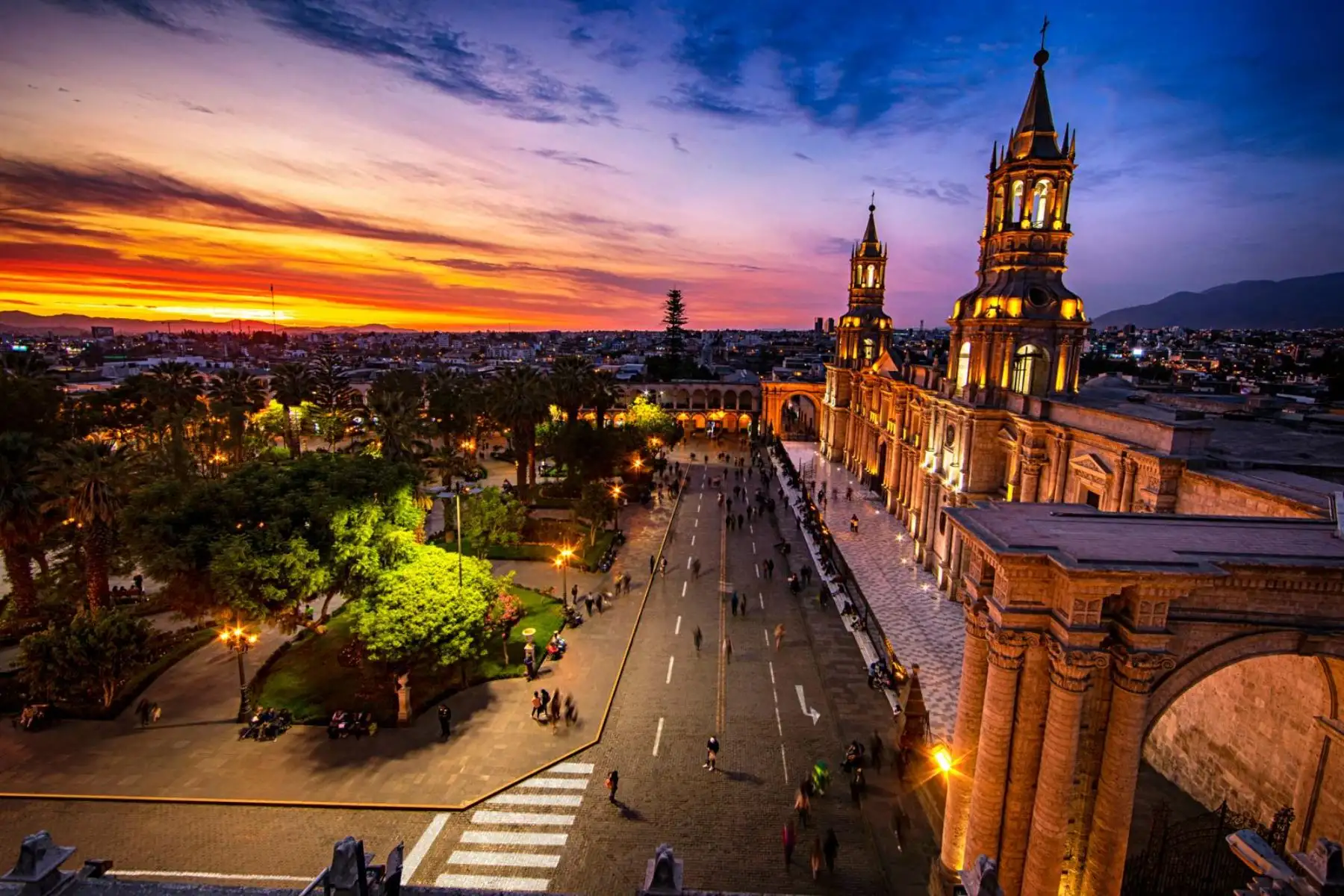 En la publicación oficial, Lonely Planet resalta la experiencia de explorar el país más allá de Machupicchu, invitando a los viajeros a descubrir joyas menos conocidas como la Amazonía peruana, Huaraz (Áncash), Arequipa o las rutas gastronómicas de Lima. Foto: ANDINA/Difusión En la publicación oficial, Lonely Planet resalta la experiencia de explorar el país más allá de Machupicchu, invitando a los viajeros a descubrir joyas menos conocidas como la Amazonía peruana, Huaraz (Áncash), Arequipa o las rutas gastronómicas de Lima. Foto: ANDINA/Difusión