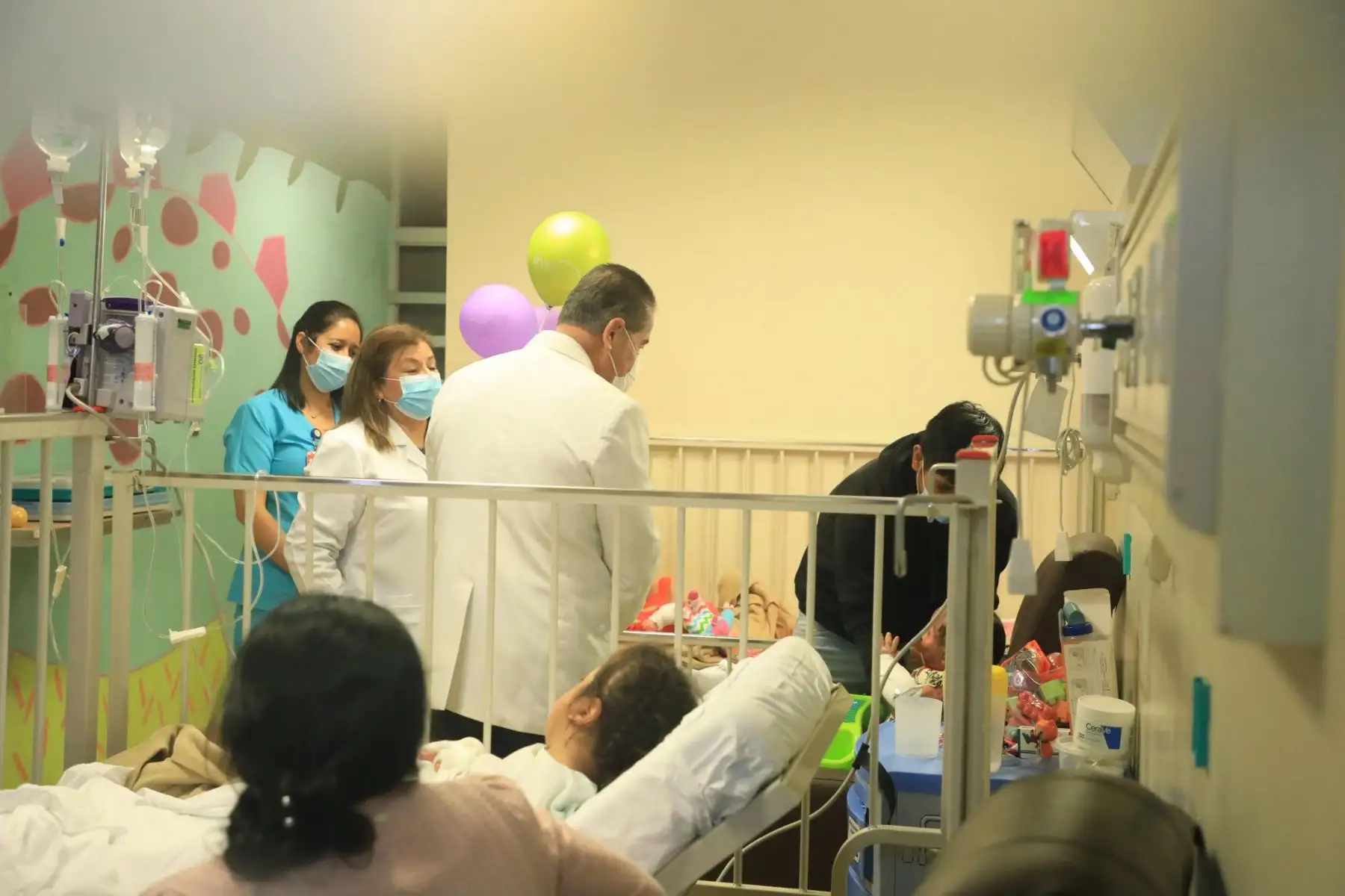 El titular del Minsa llegó al @insnsanborja para supervisar las acciones inmediatas dispuestas por el sector para la inmovilización del lote ABO25001 del medicamento Edetoxin, tras la alerta relacionada a la bacteria Ralstonia pickettii. El titular del Minsa llegó al @insnsanborja para supervisar las acciones inmediatas dispuestas por el sector para la inmovilización del lote ABO25001 del medicamento Edetoxin, tras la alerta relacionada a la bacteria Ralstonia pickettii.