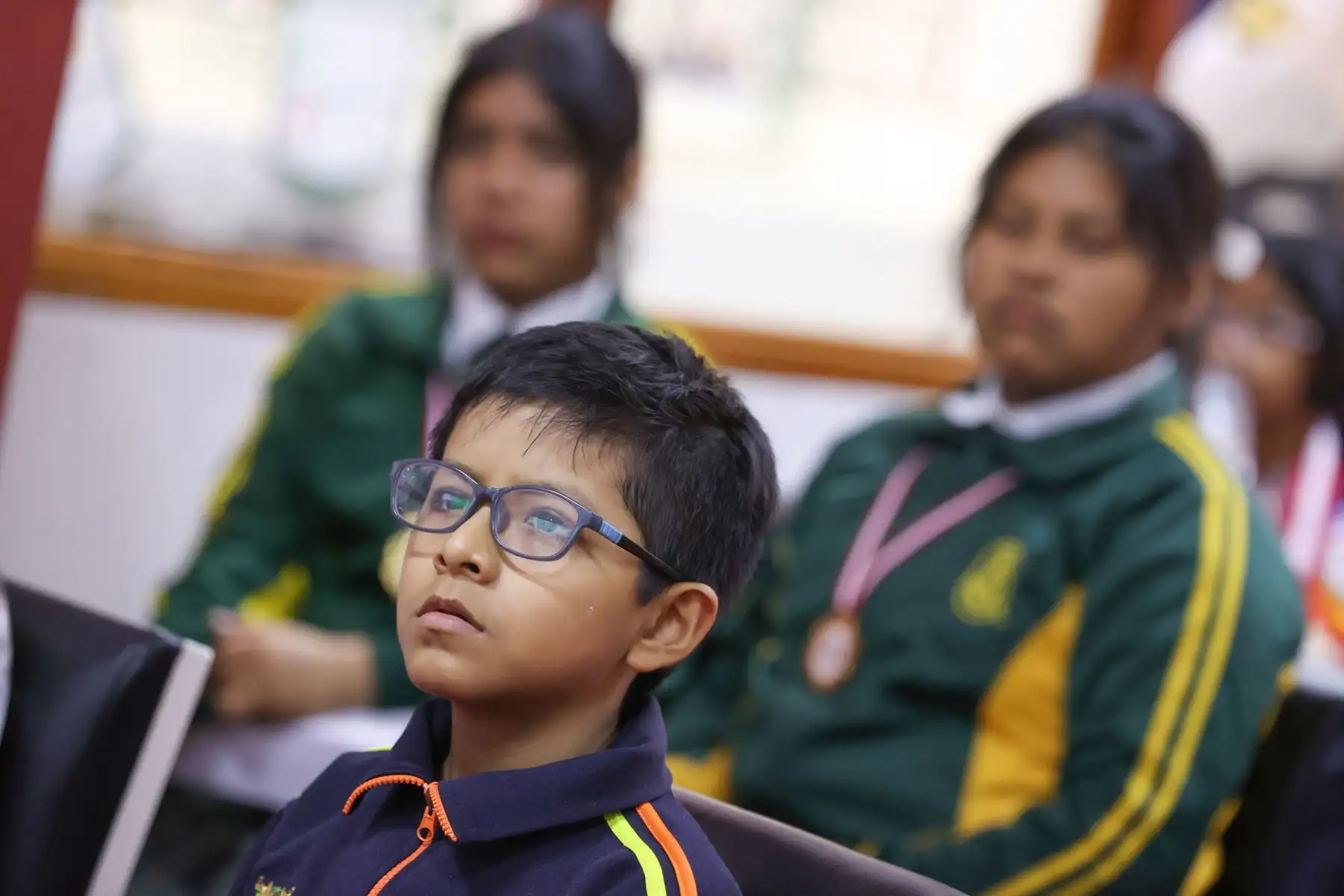 Proyecto Niño Patriota Bicentenario, con alumnos de los centros educativos IEP Belen de Jesús de SMP,  IEP La Católica del Callao,  Academia Panvas-SanMarcosUni,  IE PNP Martín Esquicha Bernedo de San Juan de Lurigancho, y  IE Juan Guerrero Quimper de Villa María del Triunfo; visitaron Editora Perú y participaron de la inauguración de la exposición de portadas históricas. Foto: ANDINA/Melina Mejía Proyecto Niño Patriota Bicentenario, con alumnos de los centros educativos IEP Belen de Jesús de SMP,  IEP La Católica del Callao,  Academia Panvas-SanMarcosUni,  IE PNP Martín Esquicha Bernedo de San Juan de Lurigancho, y  IE Juan Guerrero Quimper de Villa María del Triunfo; visitaron Editora Perú y participaron de la inauguración de la exposición de portadas históricas. Foto: ANDINA/Melina Mejía