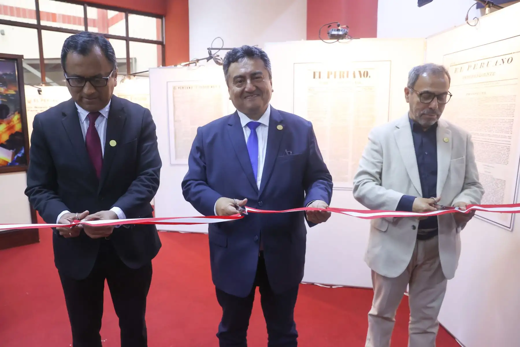 Proyecto Niño Patriota Bicentenario, con alumnos de los centros educativos IEP Belen de Jesús de SMP,  IEP La Católica del Callao,  Academia Panvas-SanMarcosUni,  IE PNP Martín Esquicha Bernedo de San Juan de Lurigancho, y  IE Juan Guerrero Quimper de Villa María del Triunfo; visitaron Editora Perú y participaron de la inauguración de la exposición de portadas históricas. Foto: ANDINA/Melina Mejía Proyecto Niño Patriota Bicentenario, con alumnos de los centros educativos IEP Belen de Jesús de SMP,  IEP La Católica del Callao,  Academia Panvas-SanMarcosUni,  IE PNP Martín Esquicha Bernedo de San Juan de Lurigancho, y  IE Juan Guerrero Quimper de Villa María del Triunfo; visitaron Editora Perú y participaron de la inauguración de la exposición de portadas históricas. Foto: ANDINA/Melina Mejía