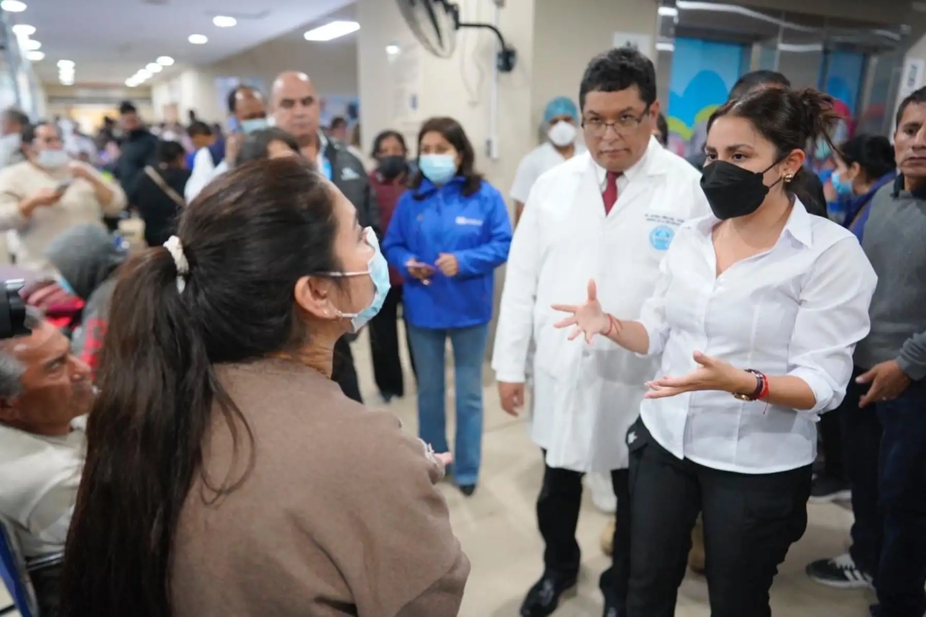 La ministra Lesly Shica realizó visita inopinada al Hospital Edgardo Rebagliati Martins para supervisar la atención que reciben los ciudadanos en el CELIM de EsSalud. La ministra Lesly Shica realizó visita inopinada al Hospital Edgardo Rebagliati Martins para supervisar la atención que reciben los ciudadanos en el CELIM de EsSalud.