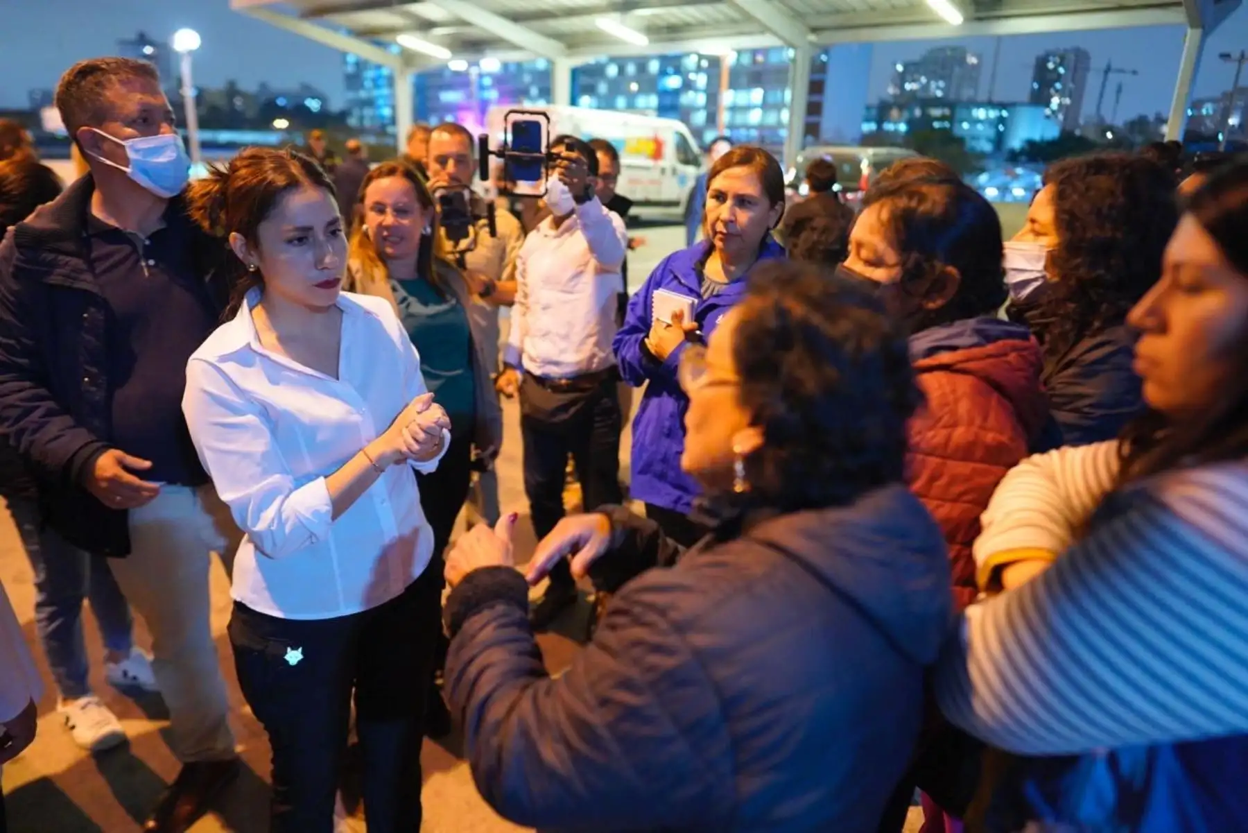 La ministra Lesly Shica realizó visita inopinada al Hospital Edgardo Rebagliati Martins para supervisar la atención que reciben los ciudadanos en el CELIM de EsSalud. La ministra Lesly Shica realizó visita inopinada al Hospital Edgardo Rebagliati Martins para supervisar la atención que reciben los ciudadanos en el CELIM de EsSalud.