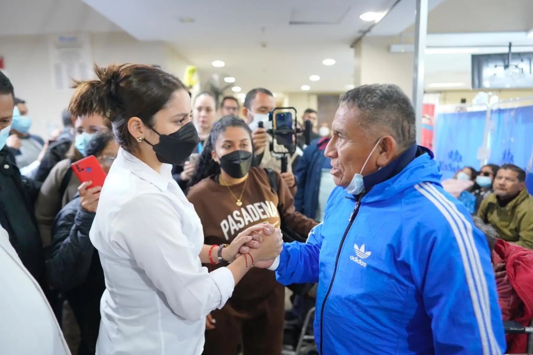 La ministra Lesly Shica realizó visita inopinada al Hospital Edgardo Rebagliati Martins para supervisar la atención que reciben los ciudadanos en el CELIM de EsSalud. La ministra Lesly Shica realizó visita inopinada al Hospital Edgardo Rebagliati Martins para supervisar la atención que reciben los ciudadanos en el CELIM de EsSalud.