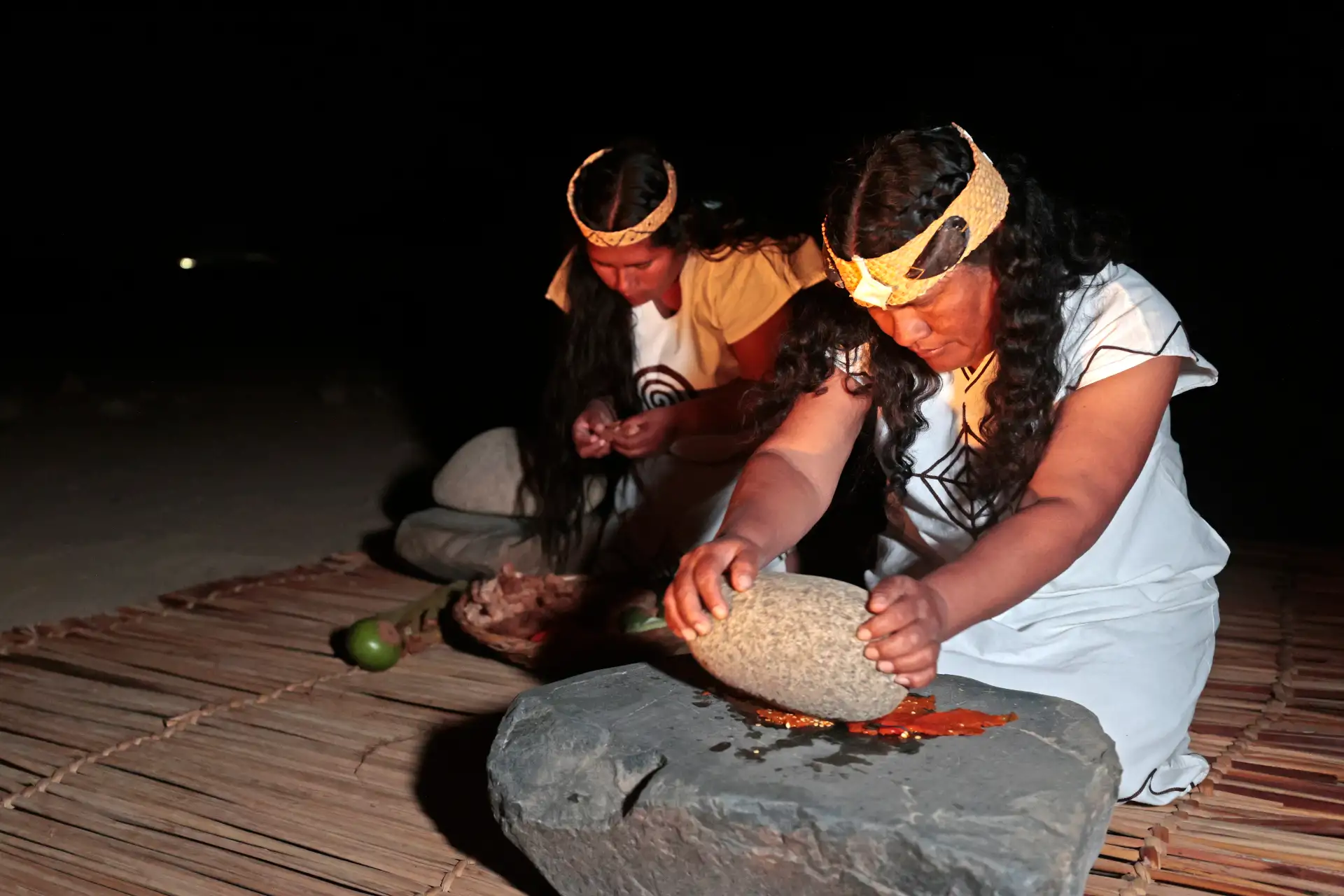 Caral Raymi, Se inicia la ceremonia tradicional en el altar del fuego ubicado a la falda del cerro Gozne Foto: ANDINA/Vidal Tarqui Caral Raymi, Se inicia la ceremonia tradicional en el altar del fuego ubicado a la falda del cerro Gozne Foto: ANDINA/Vidal Tarqui