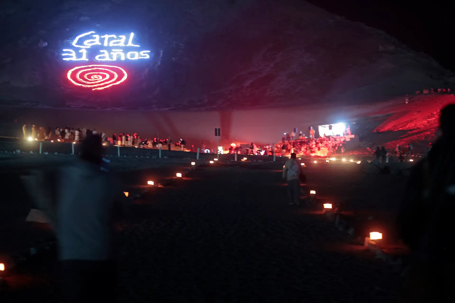Caral Raymi, Se inicia la ceremonia tradicional en el altar del fuego ubicado a la falda del cerro Gozne Foto: ANDINA/Vidal Tarqui Caral Raymi, Se inicia la ceremonia tradicional en el altar del fuego ubicado a la falda del cerro Gozne Foto: ANDINA/Vidal Tarqui