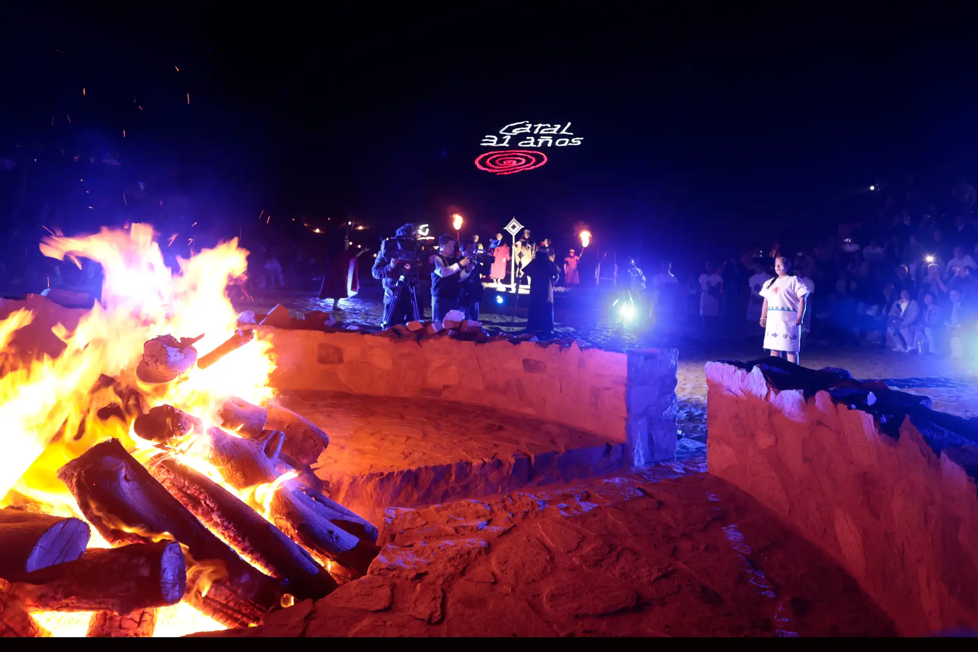 Caral Raymi, Se inicia la ceremonia tradicional en el altar del fuego ubicado a la falda del cerro Gozne Foto: ANDINA/Vidal Tarqui Caral Raymi, Se inicia la ceremonia tradicional en el altar del fuego ubicado a la falda del cerro Gozne Foto: ANDINA/Vidal Tarqui