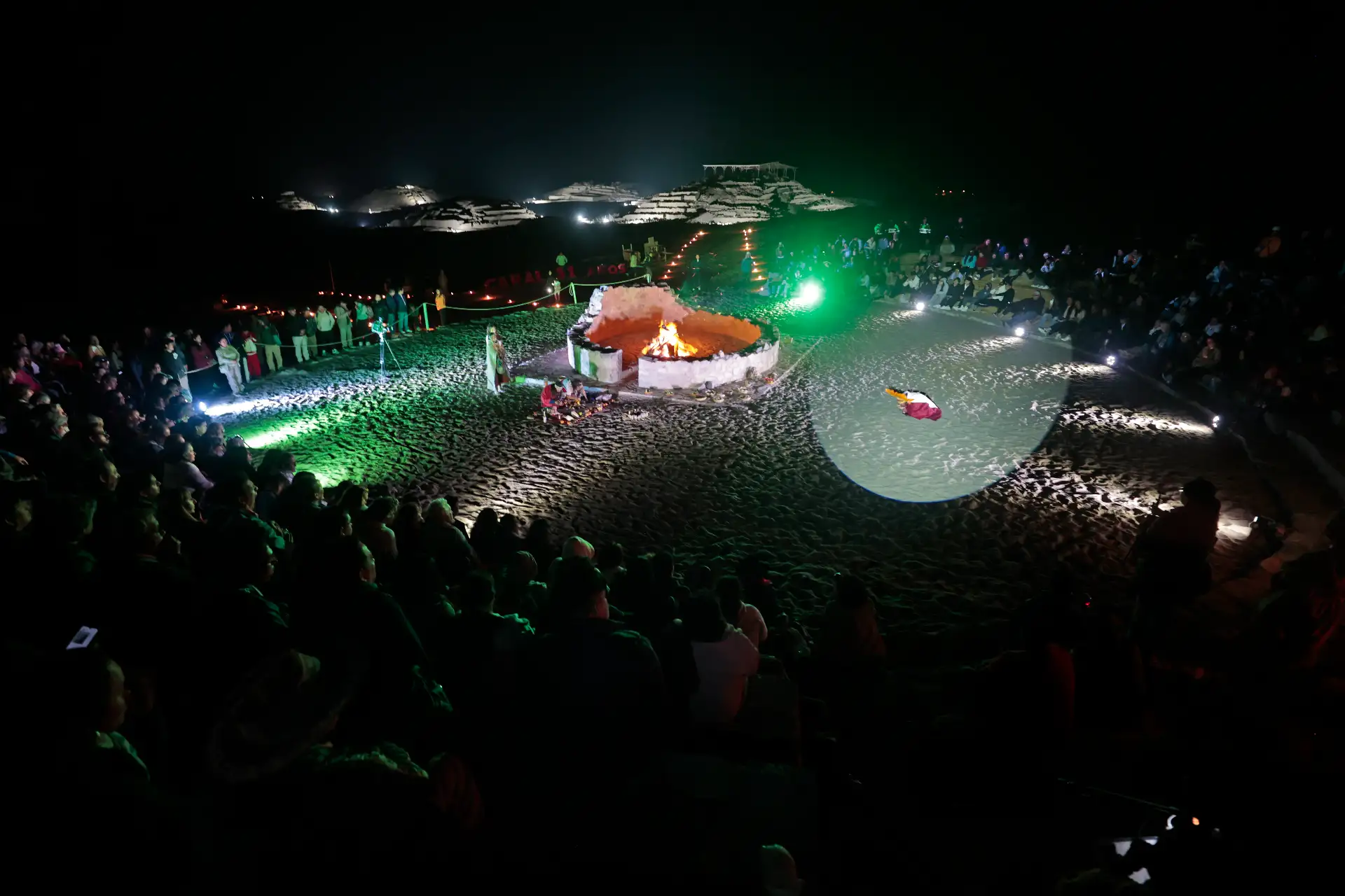 Caral Raymi, Se inicia la ceremonia tradicional en el altar del fuego ubicado a la falda del cerro Gozne Foto: ANDINA/Vidal Tarqui Caral Raymi, Se inicia la ceremonia tradicional en el altar del fuego ubicado a la falda del cerro Gozne Foto: ANDINA/Vidal Tarqui