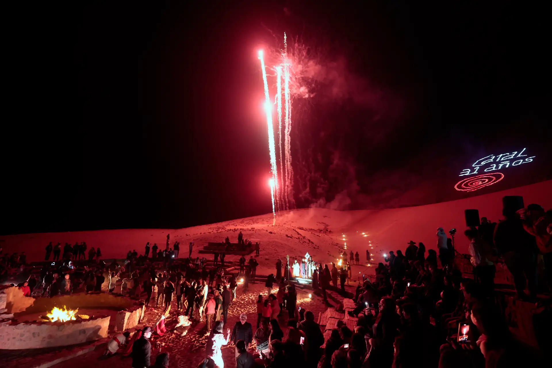 Caral Raymi, Se inicia la ceremonia tradicional en el altar del fuego ubicado a la falda del cerro Gozne Foto: ANDINA/Vidal Tarqui Caral Raymi, Se inicia la ceremonia tradicional en el altar del fuego ubicado a la falda del cerro Gozne Foto: ANDINA/Vidal Tarqui